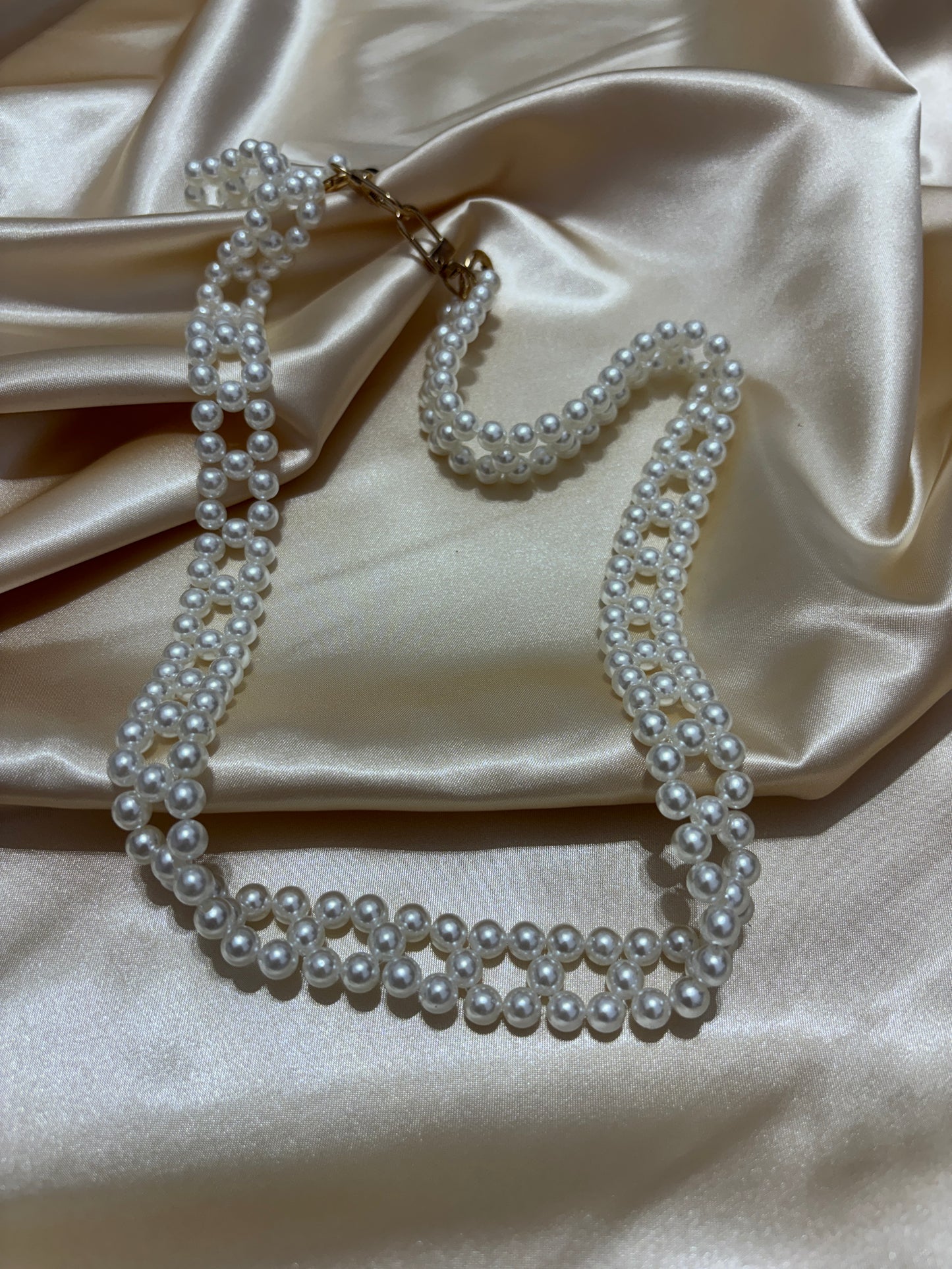 Neck Cell Phone Holder with Pearls