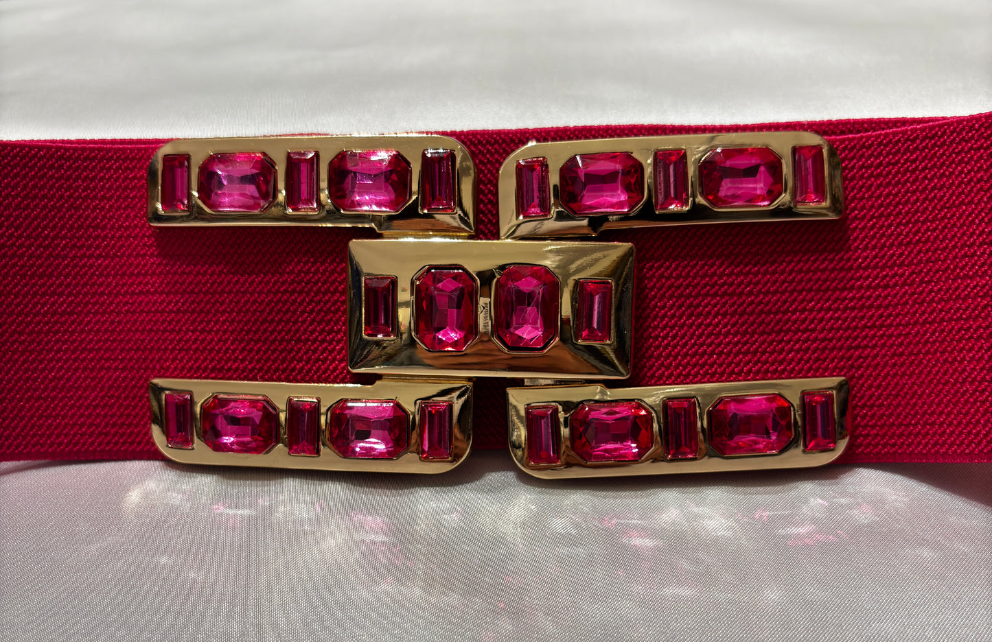 Elastic belt with jewel