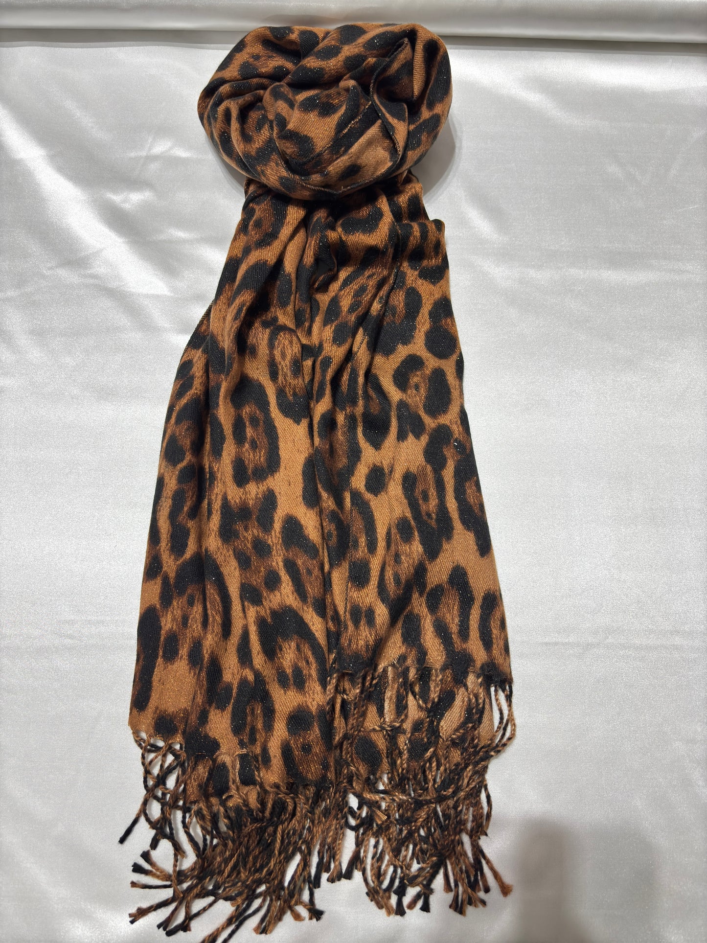 Scarf with Spotted Pattern