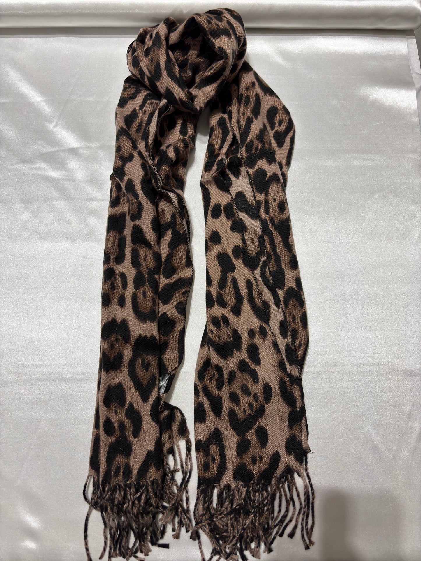 Scarf with Spotted Pattern