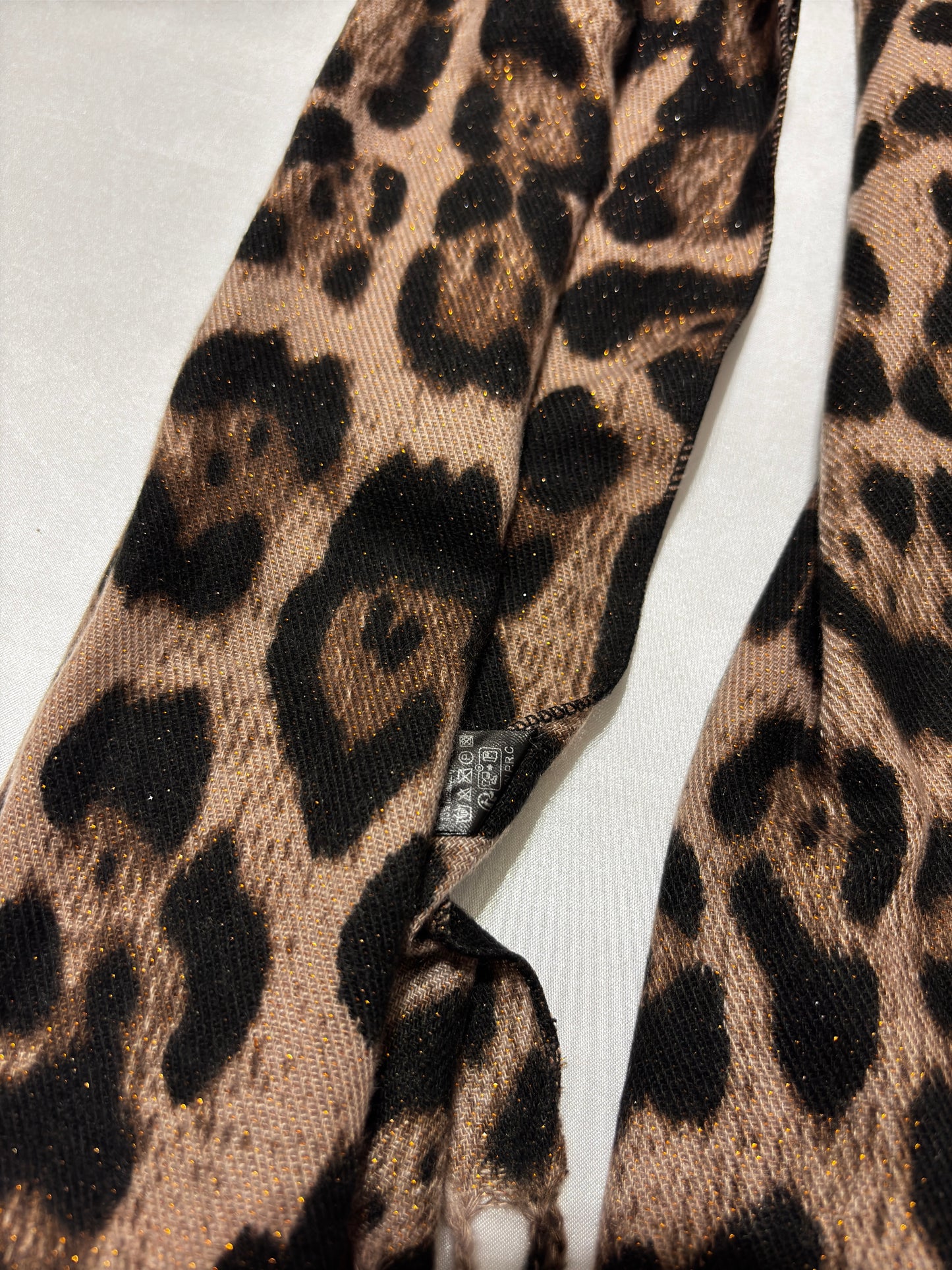 Scarf with Spotted Pattern