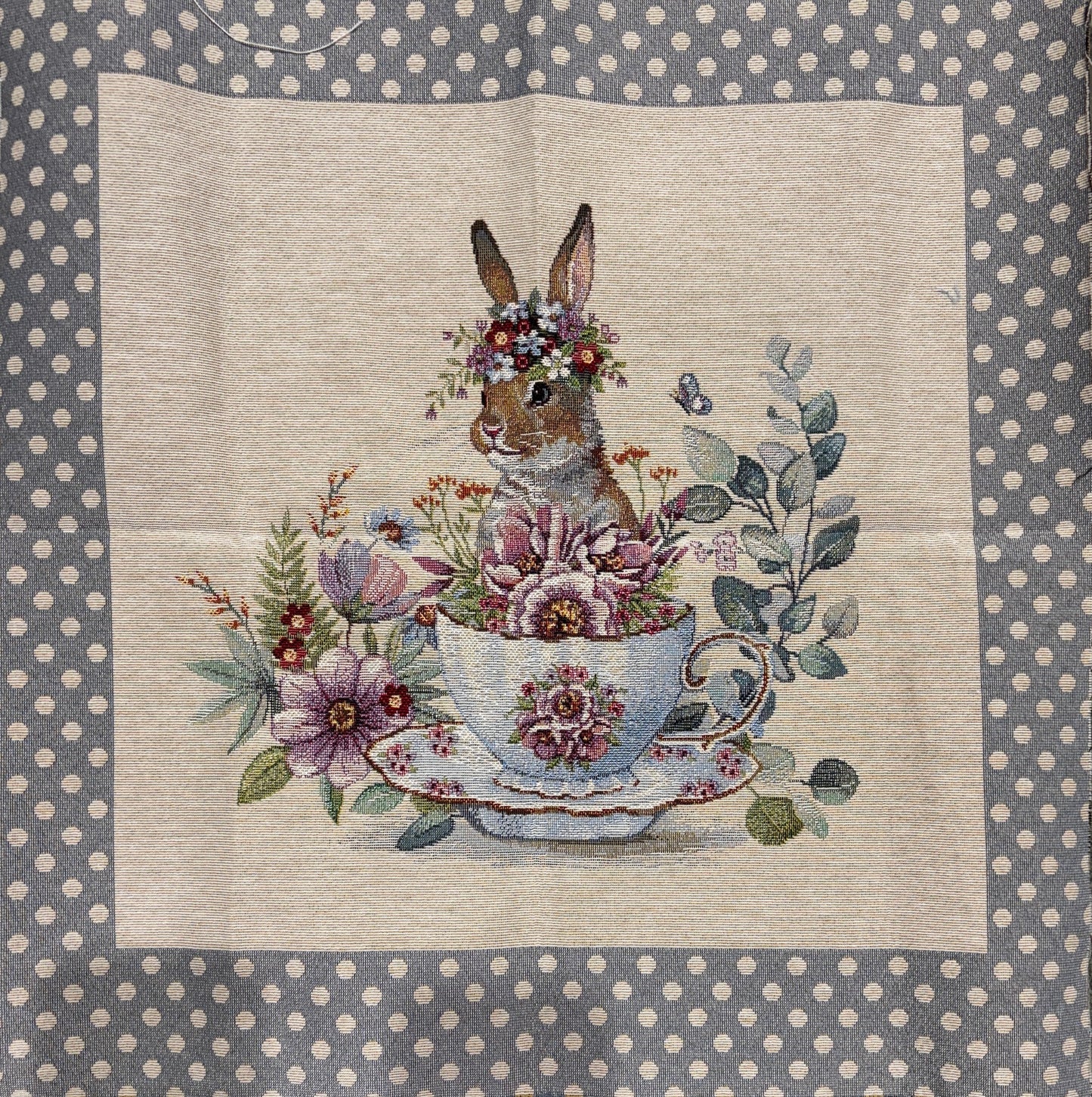 Gobelin Cushion Bunny in Nature