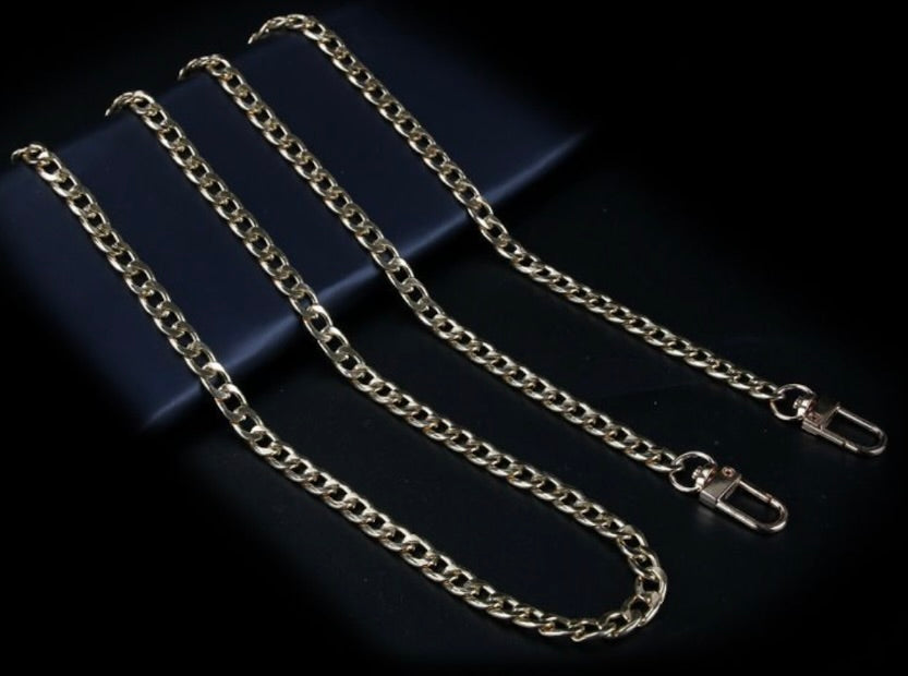 Gold Bag Chain 120 cm – Elegant Thin Metallic Shoulder Strap with Carabiners 08698