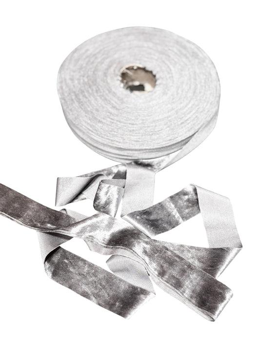 Fantasia Pizza Ribbon in Shiny Silver Velvet 490g