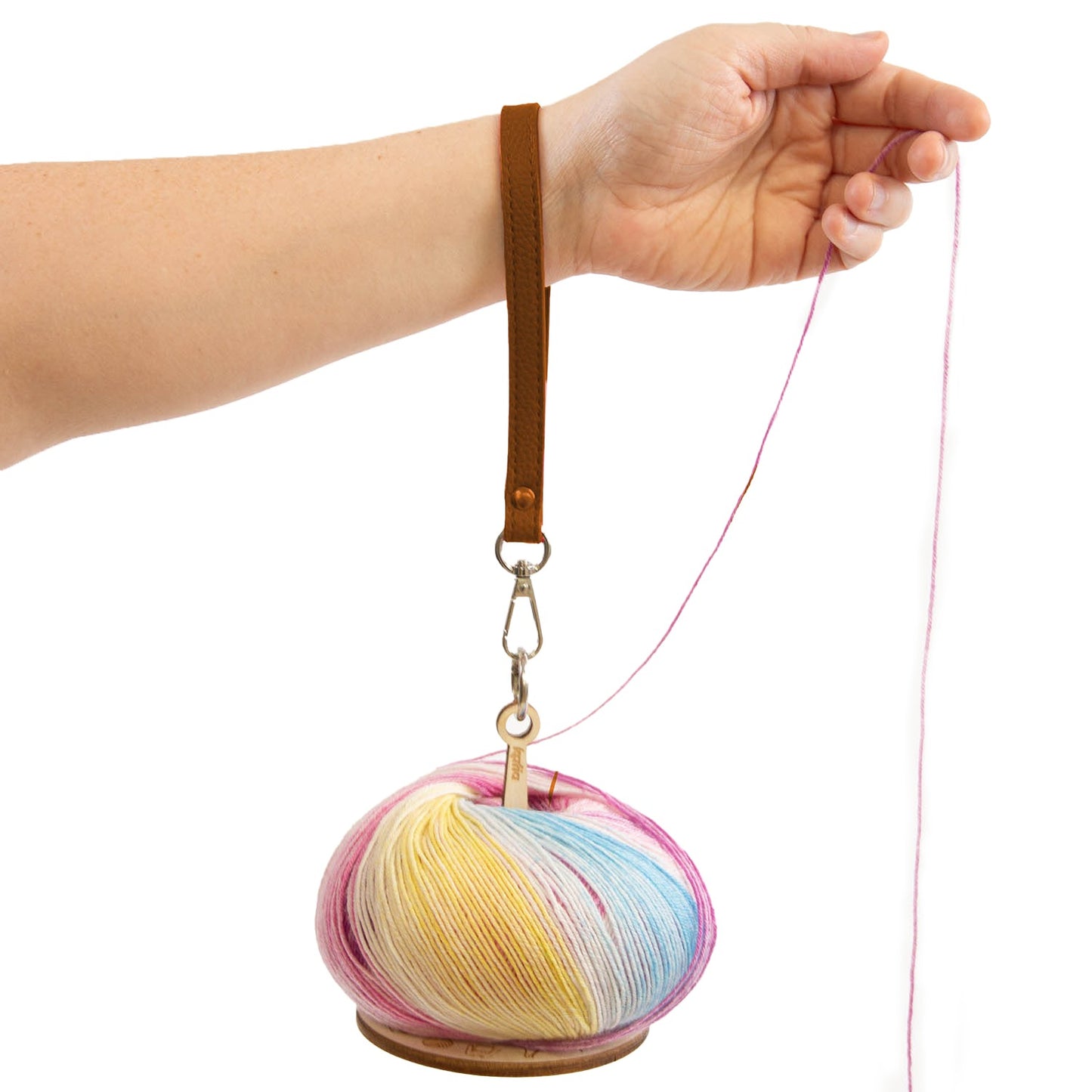 PORTA GOMITOLI IN LEGNO DA POLSO