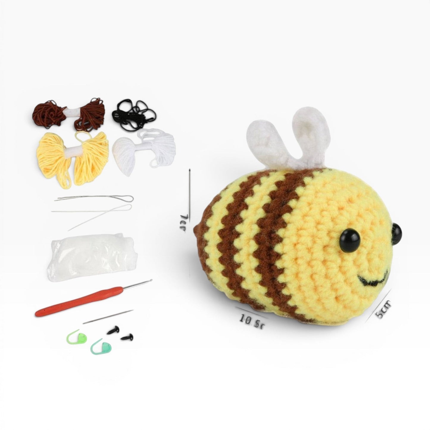 Kit uncinetto Merceria & Tendenze per creare un'ape amigurumi gialla e marrone con filati, uncinetto e accessori inclusi